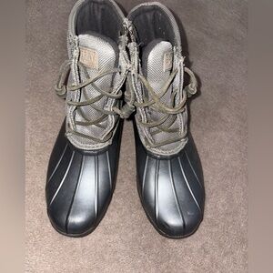 Silver sperry boots 6.5 gently worn